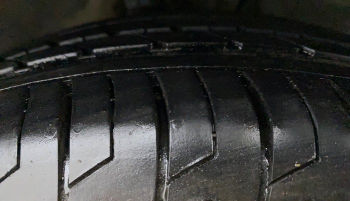 2013 Hyundai i20 SPORTZ 1.2, CNG, Manual, 97,279 km, Right Front Tyre Tread