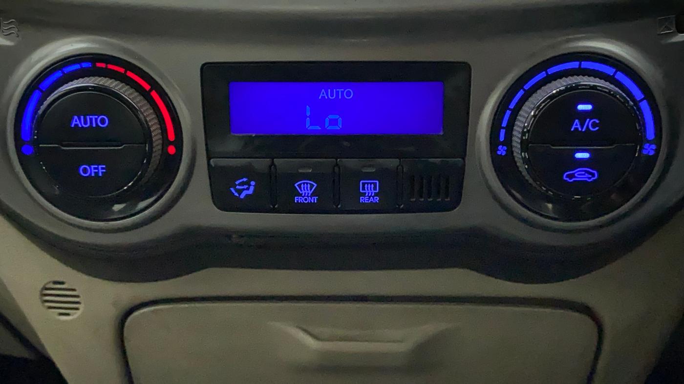 2013 Hyundai i20 SPORTZ 1.2, CNG, Manual, 97,279 km, Automatic Climate Control