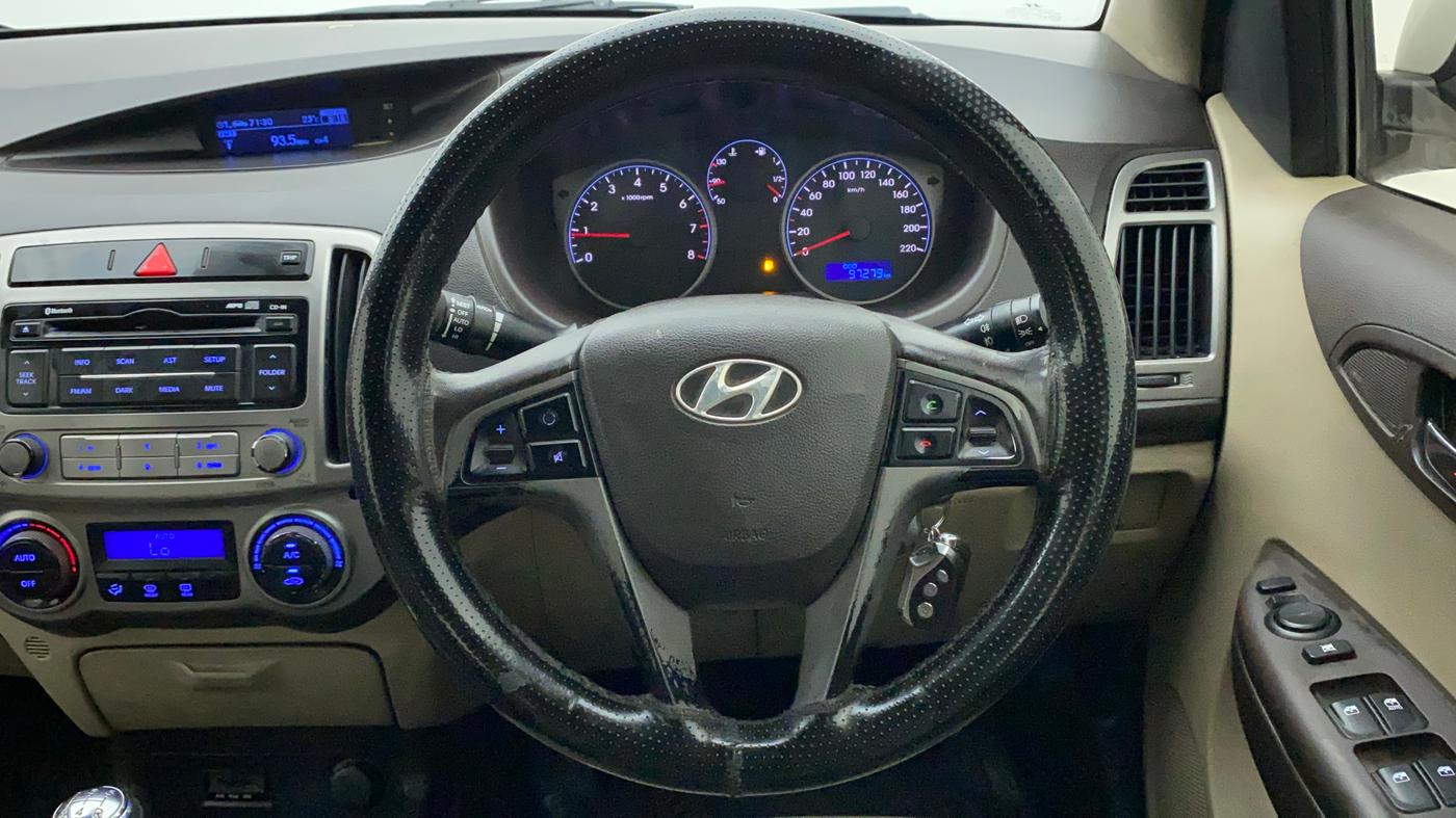 2013 Hyundai i20 SPORTZ 1.2, CNG, Manual, 97,279 km, Steering Wheel Close Up