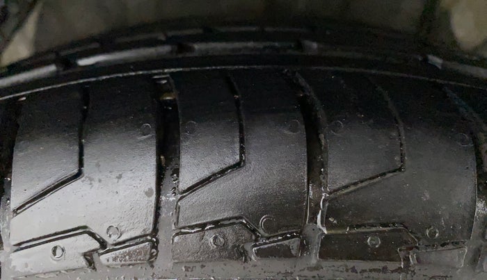 2013 Hyundai i20 SPORTZ 1.2, CNG, Manual, 97,279 km, Right Rear Tyre Tread