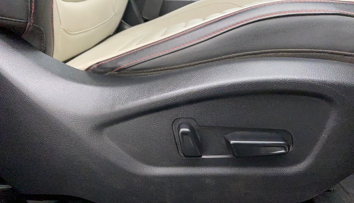 2019 KIA SELTOS GTX+ 1.4 MT, Petrol, Manual, 13,171 km, Driver Side Adjustment Panel