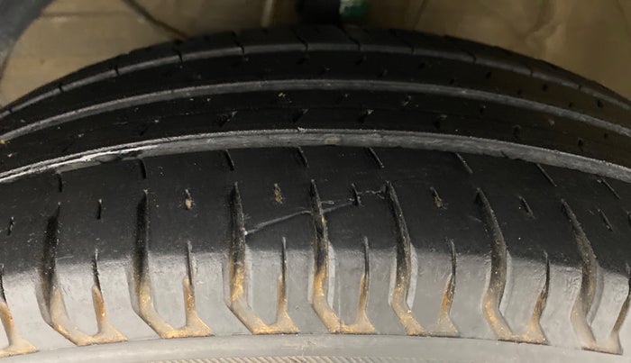 2018 Maruti Swift VXI, Petrol, Manual, 31,673 km, Left Front Tyre Tread