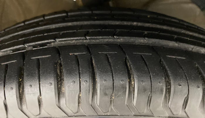 2018 Maruti Swift VXI, Petrol, Manual, 31,673 km, Right Front Tyre Tread