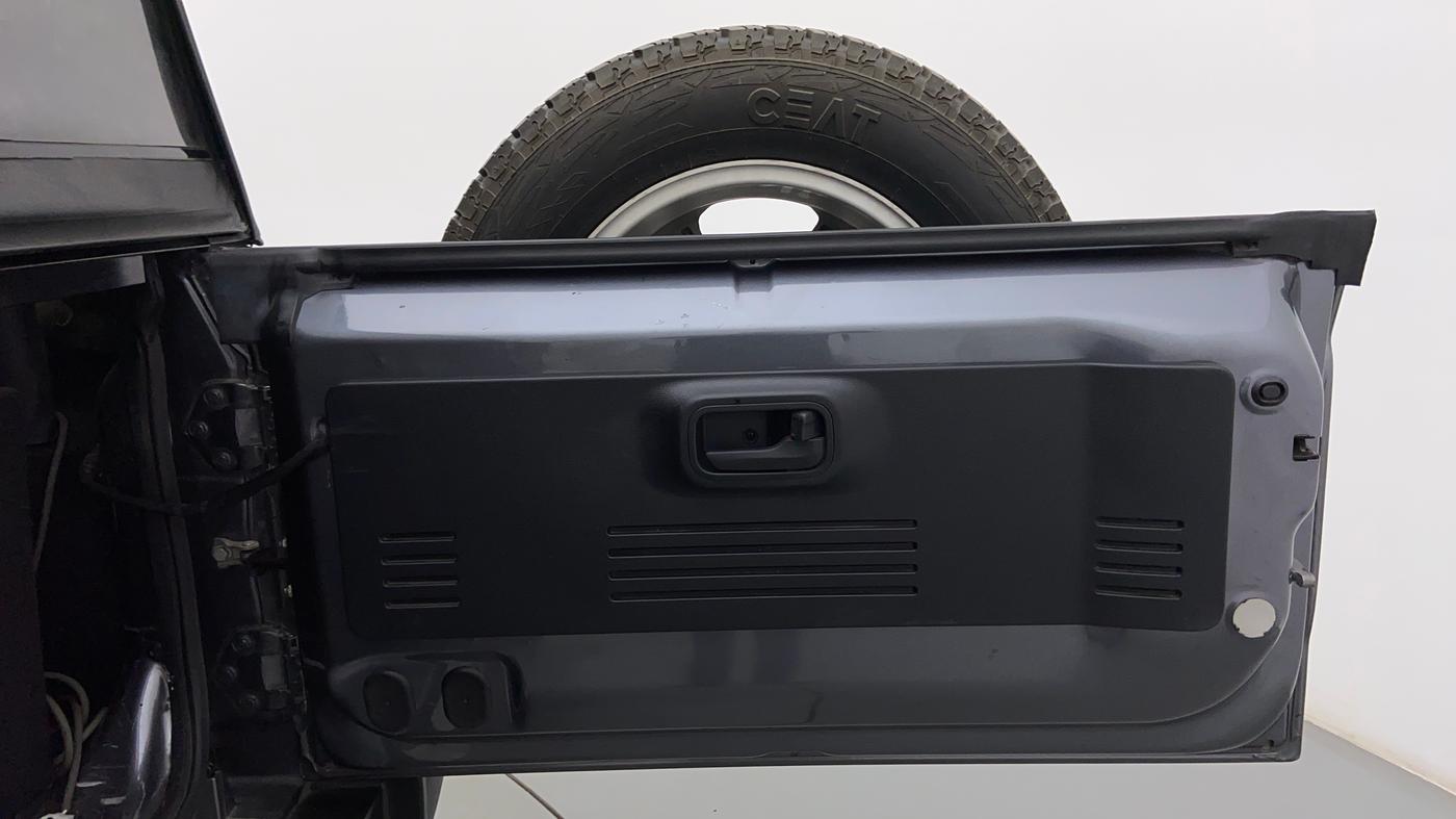 2020 Mahindra Thar LX  P 4WD AT CONVERTIBLE, Petrol, Automatic, 27,329 km, Boot Door Open