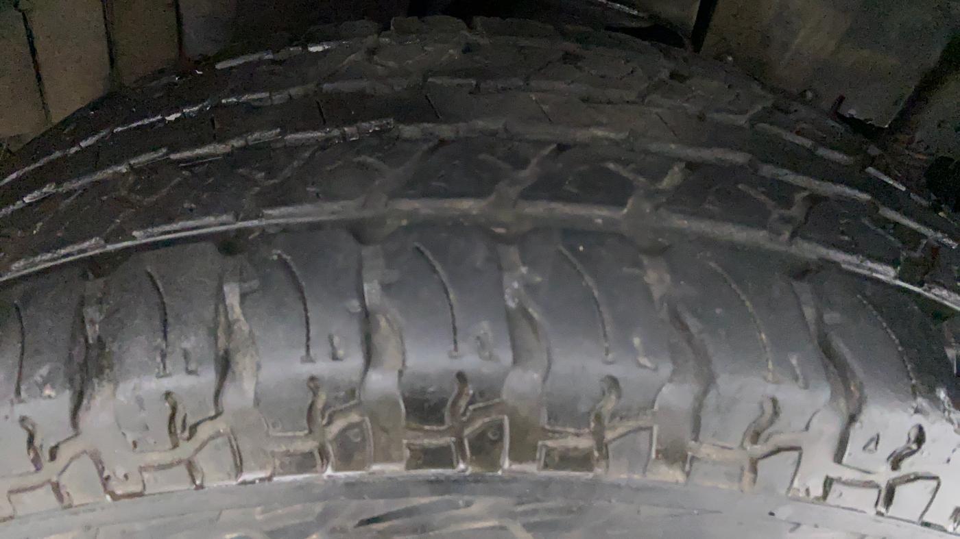 2020 Mahindra Thar LX  P 4WD AT CONVERTIBLE, Petrol, Automatic, 27,329 km, Right Front Tyre Tread