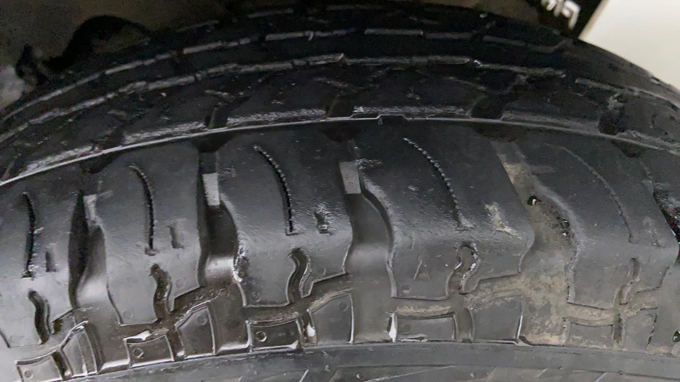2020 Mahindra Thar LX  P 4WD AT CONVERTIBLE, Petrol, Automatic, 27,329 km, Left Rear Tyre Tread