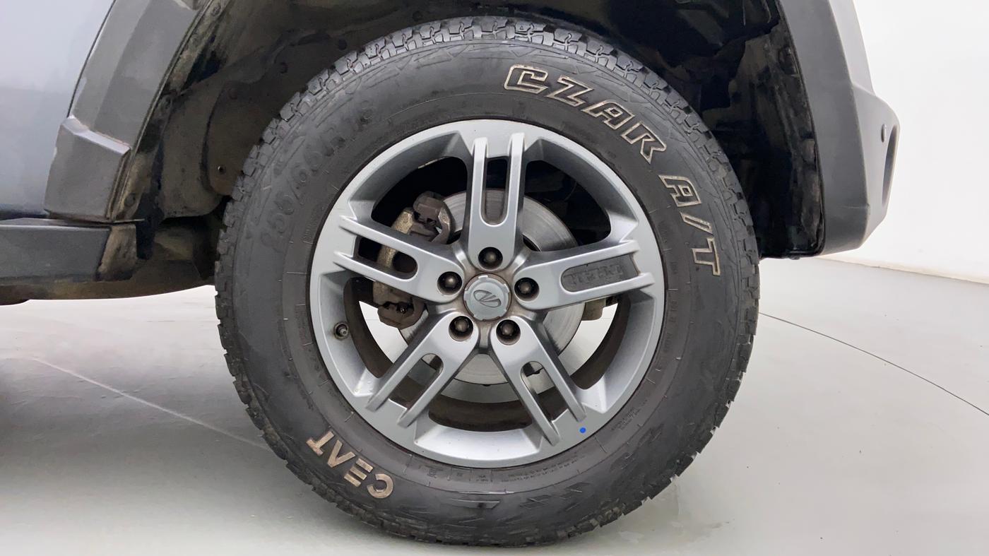 2020 Mahindra Thar LX  P 4WD AT CONVERTIBLE, Petrol, Automatic, 27,329 km, Right Front Wheel