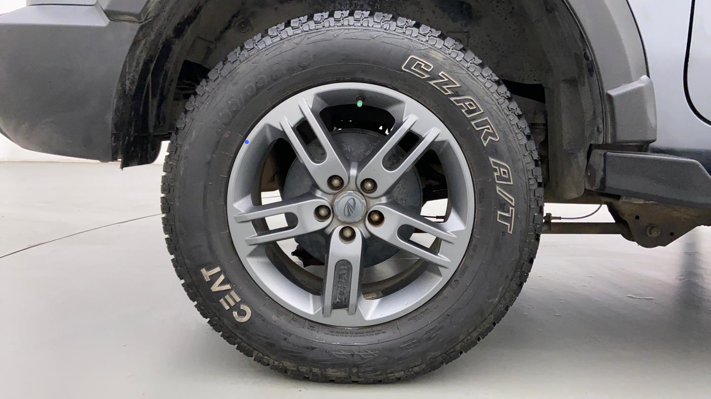 2020 Mahindra Thar LX  P 4WD AT CONVERTIBLE, Petrol, Automatic, 27,329 km, Right Rear Wheel