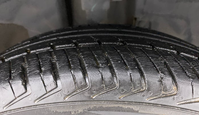 2018 Renault Kwid CLIMBER 1.0 AMT, Petrol, Automatic, 37,830 km, Right Front Tyre Tread
