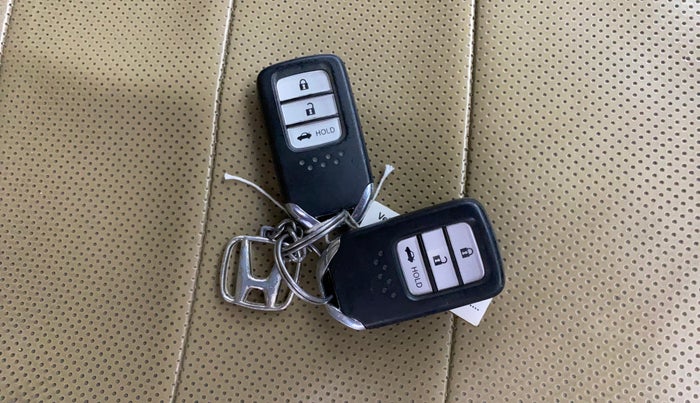 2019 Honda Amaze 1.2L I-VTEC V, CNG, Manual, 67,543 km, Key Close Up