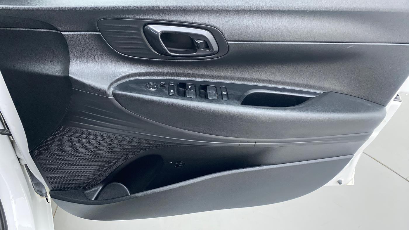 2021 Hyundai NEW I20 MAGNA 1.5 MT, Diesel, Manual, 20,386 km, Driver Side Door Panels Control