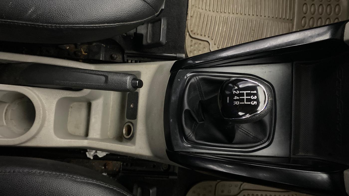 2013 Ford Ecosport TREND 1.5L DIESEL, Diesel, Manual, 1,45,331 km, Gear Lever