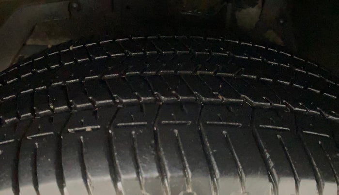 2015 Mahindra XUV500 W6, Diesel, Manual, 1,08,852 km, Left Front Tyre Tread