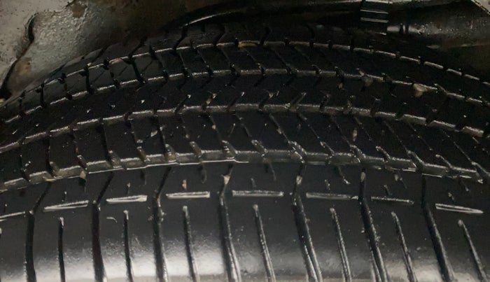 2015 Mahindra XUV500 W6, Diesel, Manual, 1,08,852 km, Left Rear Tyre Tread