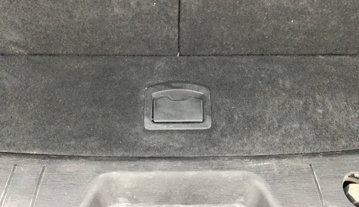 2015 Mahindra XUV500 W6, Diesel, Manual, 1,08,852 km, Boot Inside