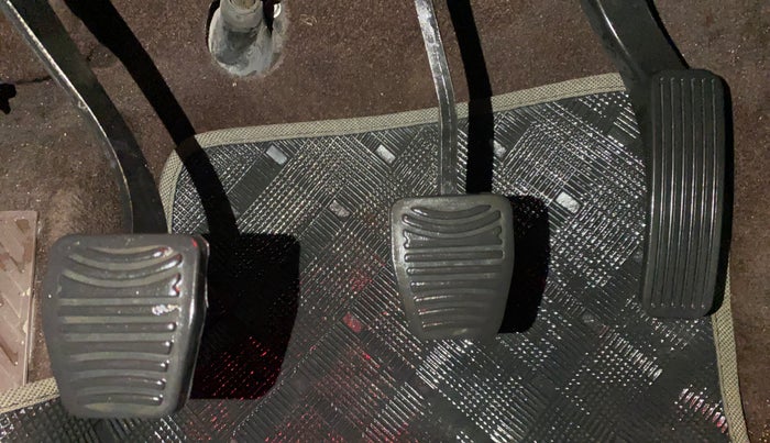 2015 Mahindra XUV500 W6, Diesel, Manual, 1,08,852 km, Pedals