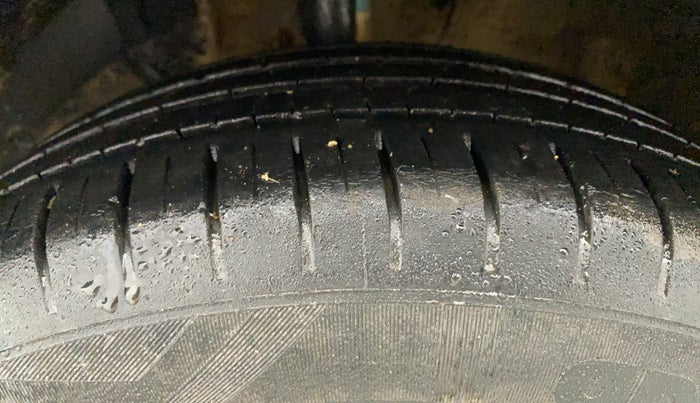 2020 Maruti Baleno ZETA PETROL 1.2, Petrol, Manual, 40,436 km, Left Front Tyre Tread