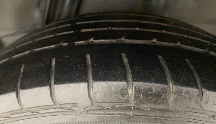 2017 Honda WR-V 1.5 i-DTEC VX MT, Diesel, Manual, 50,499 km, Left Rear Tyre Tread