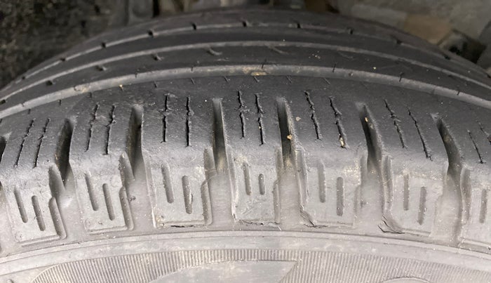 2018 Renault Duster RXS CVT 106 PS, Petrol, Automatic, 49,553 km, Right Front Tyre Tread