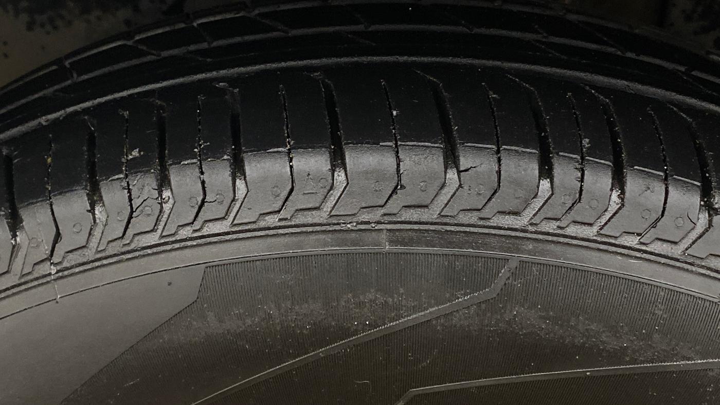 2023 Tata PUNCH ADVENTURE CAMO MT, Petrol, Manual, 35,882 km, Left Front Tyre Tread