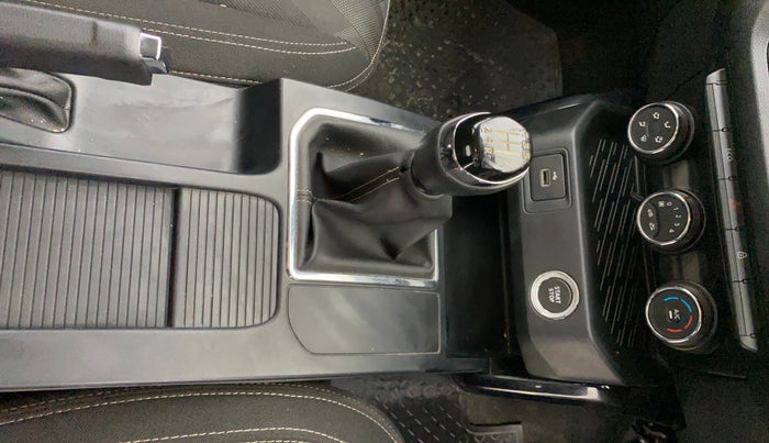 2021 Renault Kiger RXT 1.0 TURBO MT DUAL TONE, Petrol, Manual, 13,273 km, Gear Lever