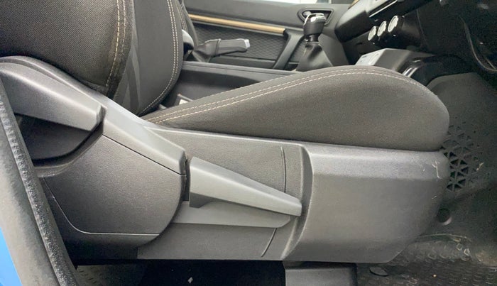 2021 Renault Kiger RXT 1.0 TURBO MT DUAL TONE, Petrol, Manual, 13,273 km, Driver Side Adjustment Panel