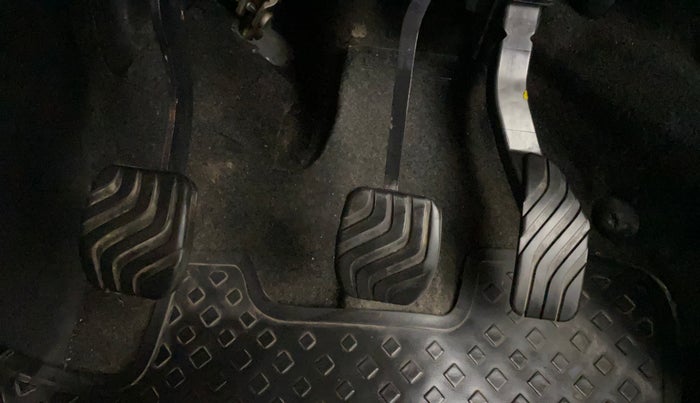 2021 Renault Kiger RXT 1.0 TURBO MT DUAL TONE, Petrol, Manual, 13,273 km, Pedals