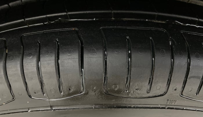 2019 Renault TRIBER RXZ, Petrol, Manual, 66,095 km, Right Rear Tyre Tread