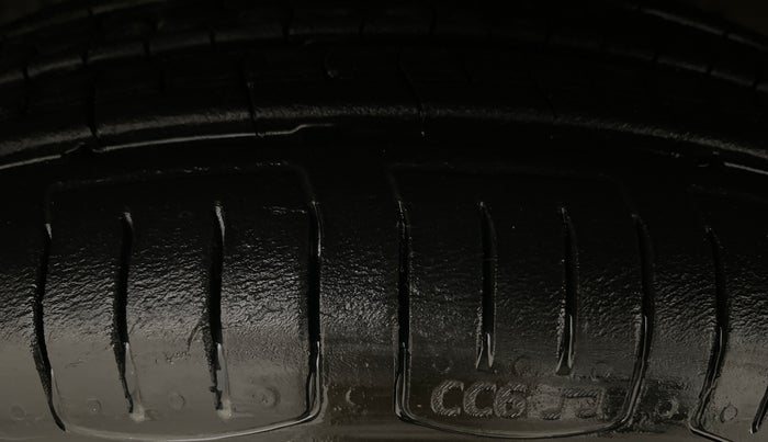 2019 Renault TRIBER RXZ, Petrol, Manual, 66,095 km, Left Front Tyre Tread