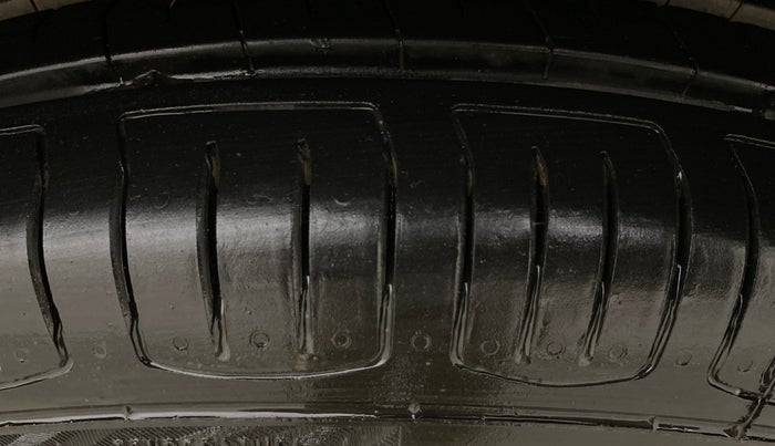 2019 Renault TRIBER RXZ, Petrol, Manual, 66,095 km, Left Rear Tyre Tread