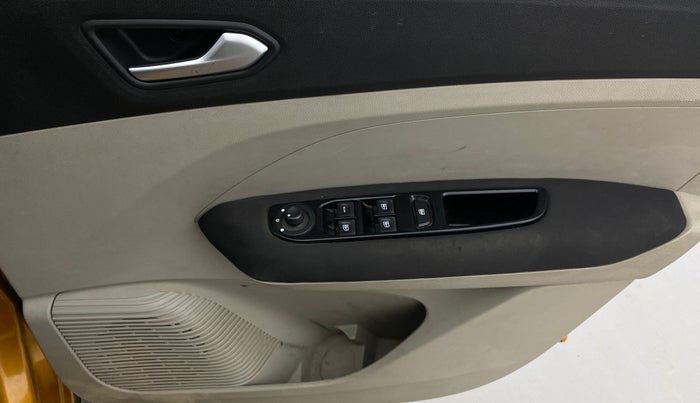 2019 Renault TRIBER RXZ, Petrol, Manual, 66,095 km, Driver Side Door Panels Control