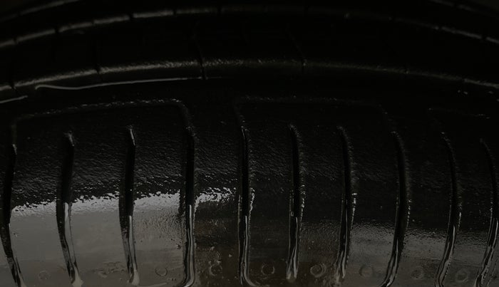 2019 Renault TRIBER RXZ, Petrol, Manual, 66,095 km, Right Front Tyre Tread