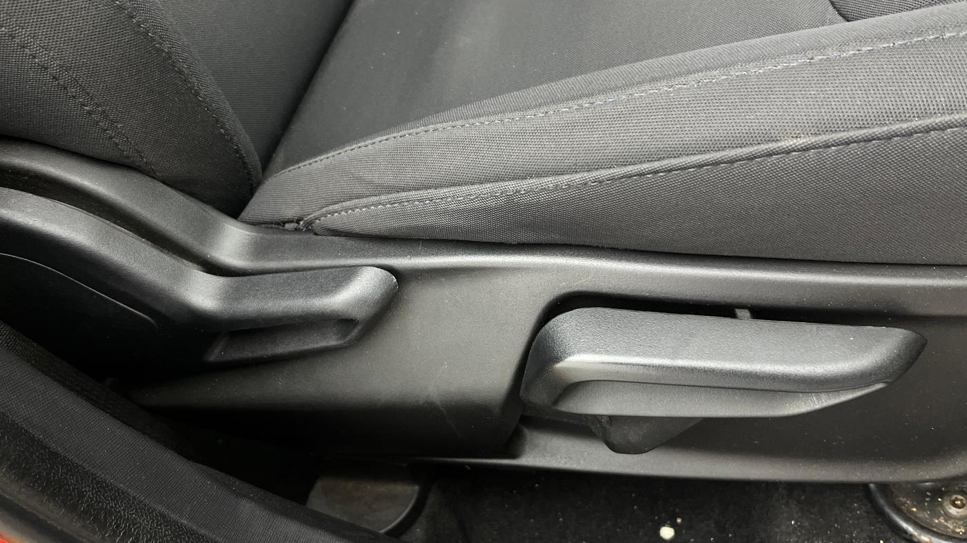 2024 Tata NEXON FEARLESS + DCA DUAL TONE 1.2 PETROL, Petrol, Automatic, 19,813 km, Driver Side Adjustment Panel