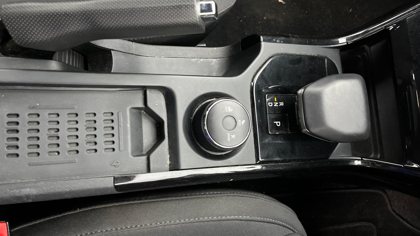 2024 Tata NEXON FEARLESS + DCA DUAL TONE 1.2 PETROL, Petrol, Automatic, 19,813 km, Gear Lever