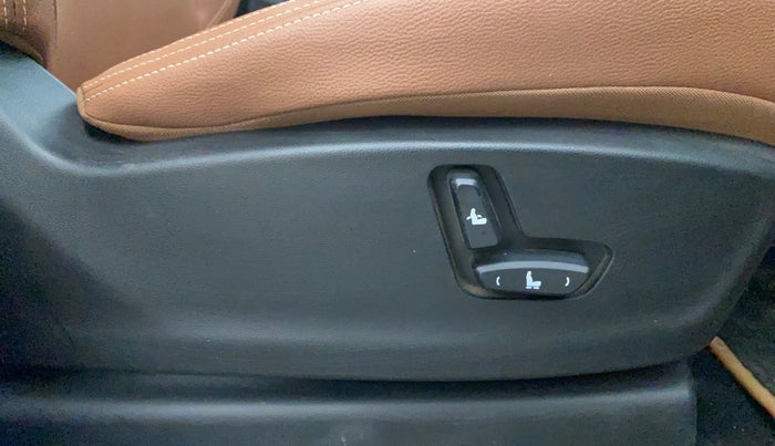 2020 MG HECTOR PLUS SHARP 2.0 DIESEL TURBO MT 6-STR, Diesel, Manual, 37,307 km, Driver Side Adjustment Panel