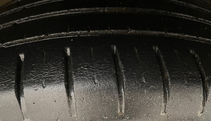 2019 Maruti Baleno ZETA CVT PETROL 1.2, Petrol, Automatic, 57,417 km, Right Front Tyre Tread