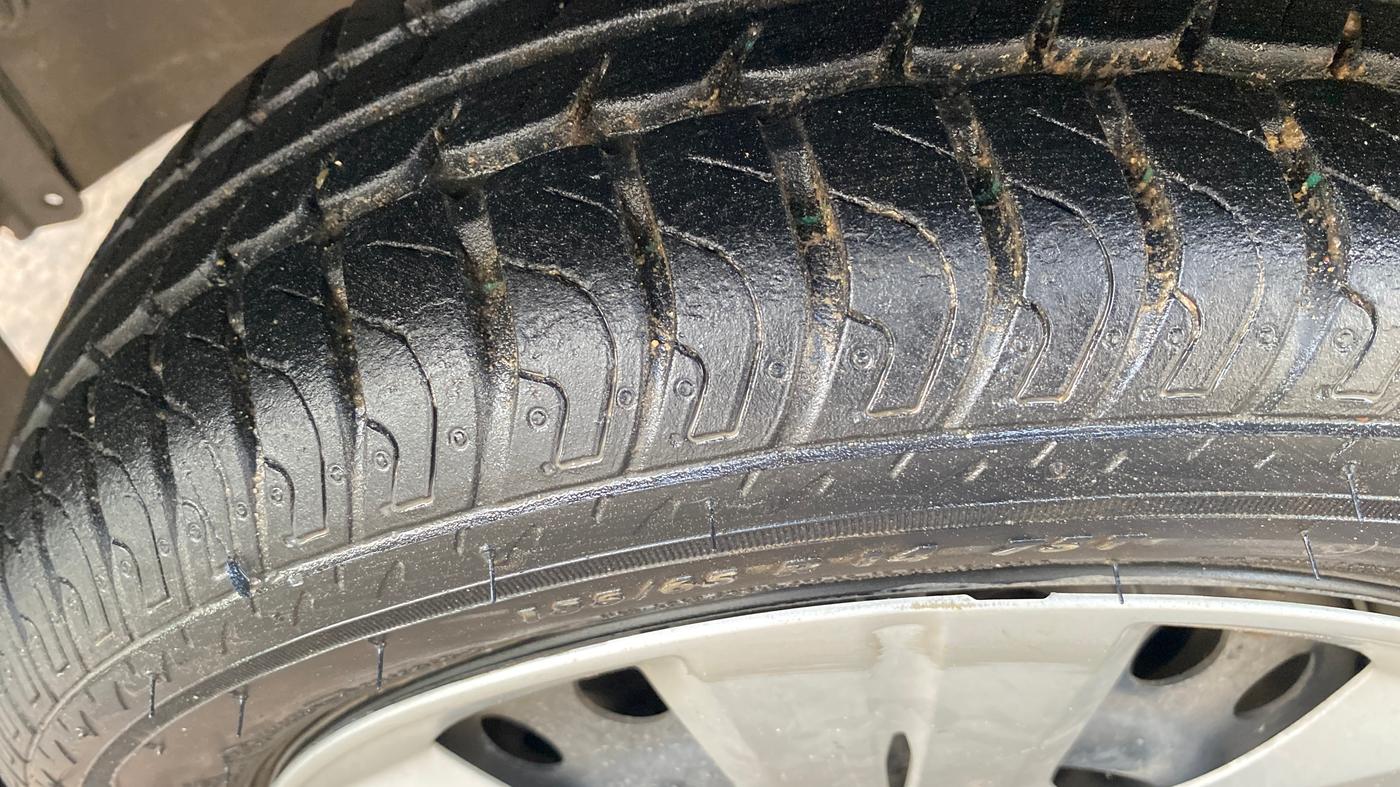 2017 Maruti Wagon R 1.0 VXI, Petrol, Manual, 22,794 km, Left Front Tyre Tread
