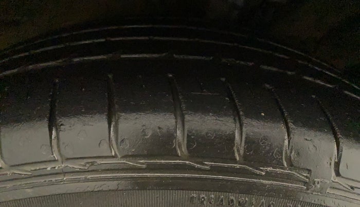 2016 Hyundai Creta S 1.6 PETROL, CNG, Manual, 37,702 km, Right Rear Tyre Tread