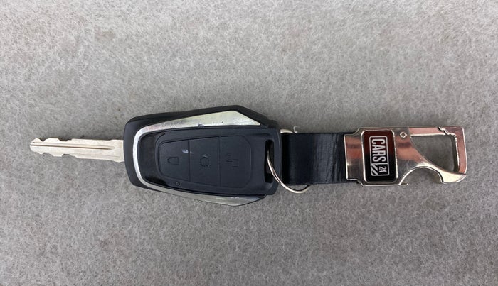 2016 Mahindra Kuv100 K8 5 STR, Petrol, Manual, 1 km, Key Close Up