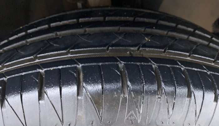 2016 Mahindra Kuv100 K8 5 STR, Petrol, Manual, 1 km, Right Front Tyre Tread