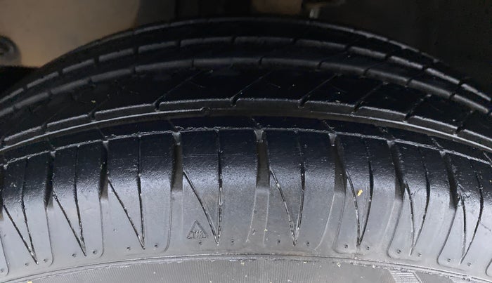 2016 Mahindra Kuv100 K8 5 STR, Petrol, Manual, 1 km, Left Front Tyre Tread