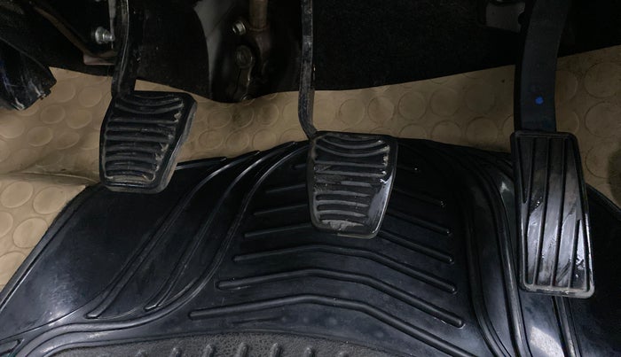 2016 Mahindra Kuv100 K8 5 STR, Petrol, Manual, 1 km, Pedals