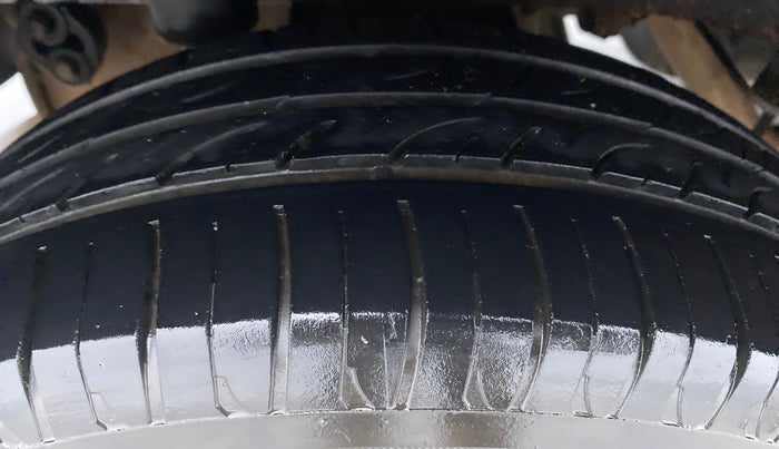 2016 Mahindra Kuv100 K8 5 STR, Petrol, Manual, 1 km, Right Rear Tyre Tread