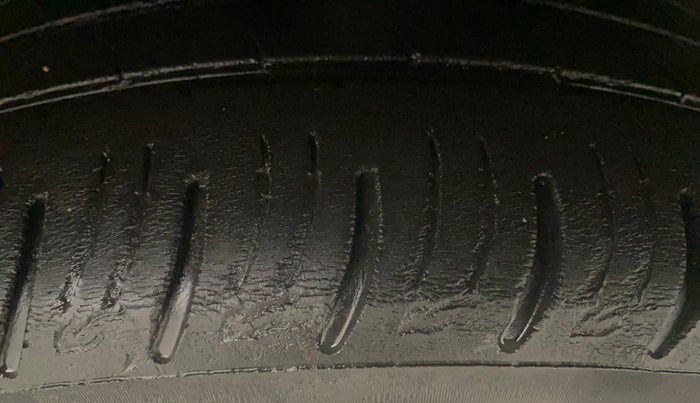 2021 Mahindra XUV300 W8 (O) 1.2 PETROL AMT, Petrol, Automatic, 59,338 km, Left Front Tyre Tread