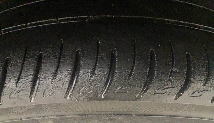 2021 Mahindra XUV300 W8 (O) 1.2 PETROL AMT, Petrol, Automatic, 59,338 km, Left Rear Tyre Tread