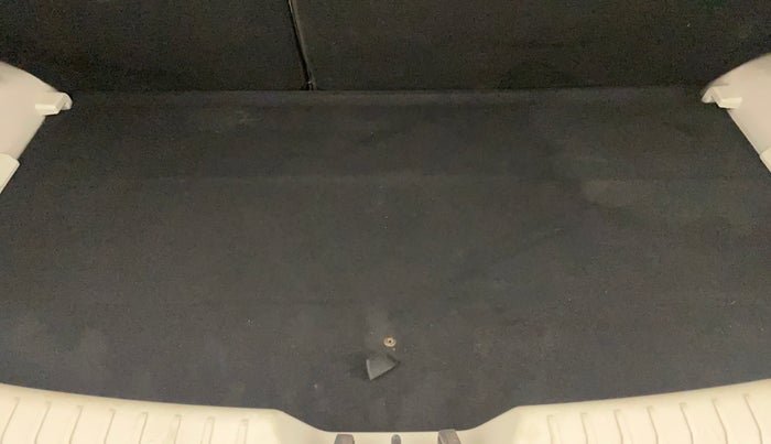 2021 Mahindra XUV300 W8 (O) 1.2 PETROL AMT, Petrol, Automatic, 59,338 km, Boot Inside