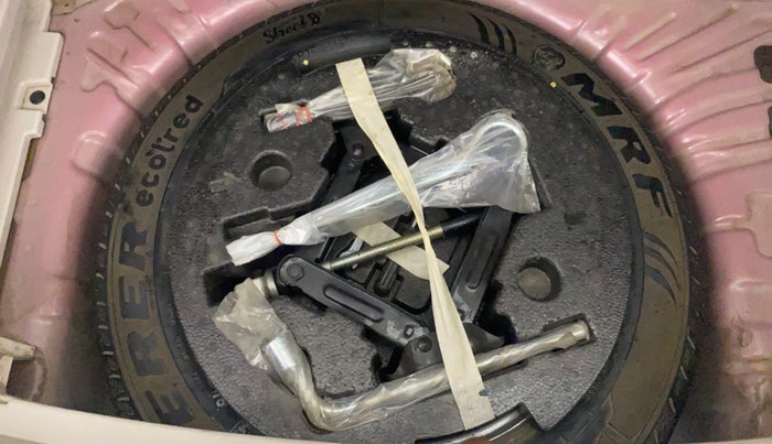 2021 Mahindra XUV300 W8 (O) 1.2 PETROL AMT, Petrol, Automatic, 59,338 km, Spare Tyre