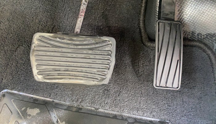 2021 Mahindra XUV300 W8 (O) 1.2 PETROL AMT, Petrol, Automatic, 59,338 km, Pedals