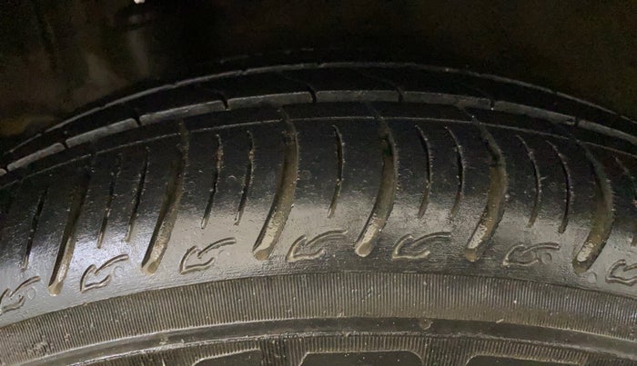 2015 Honda Brio S MT, Petrol, Manual, 71,338 km, Right Rear Tyre Tread