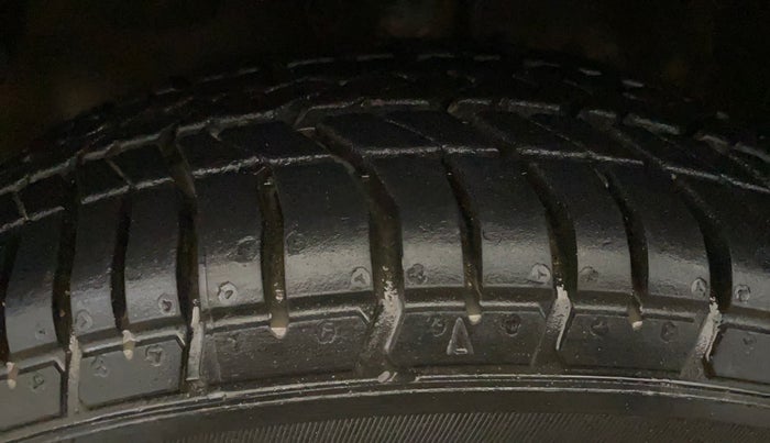 2015 Honda Brio S MT, Petrol, Manual, 71,338 km, Left Front Tyre Tread